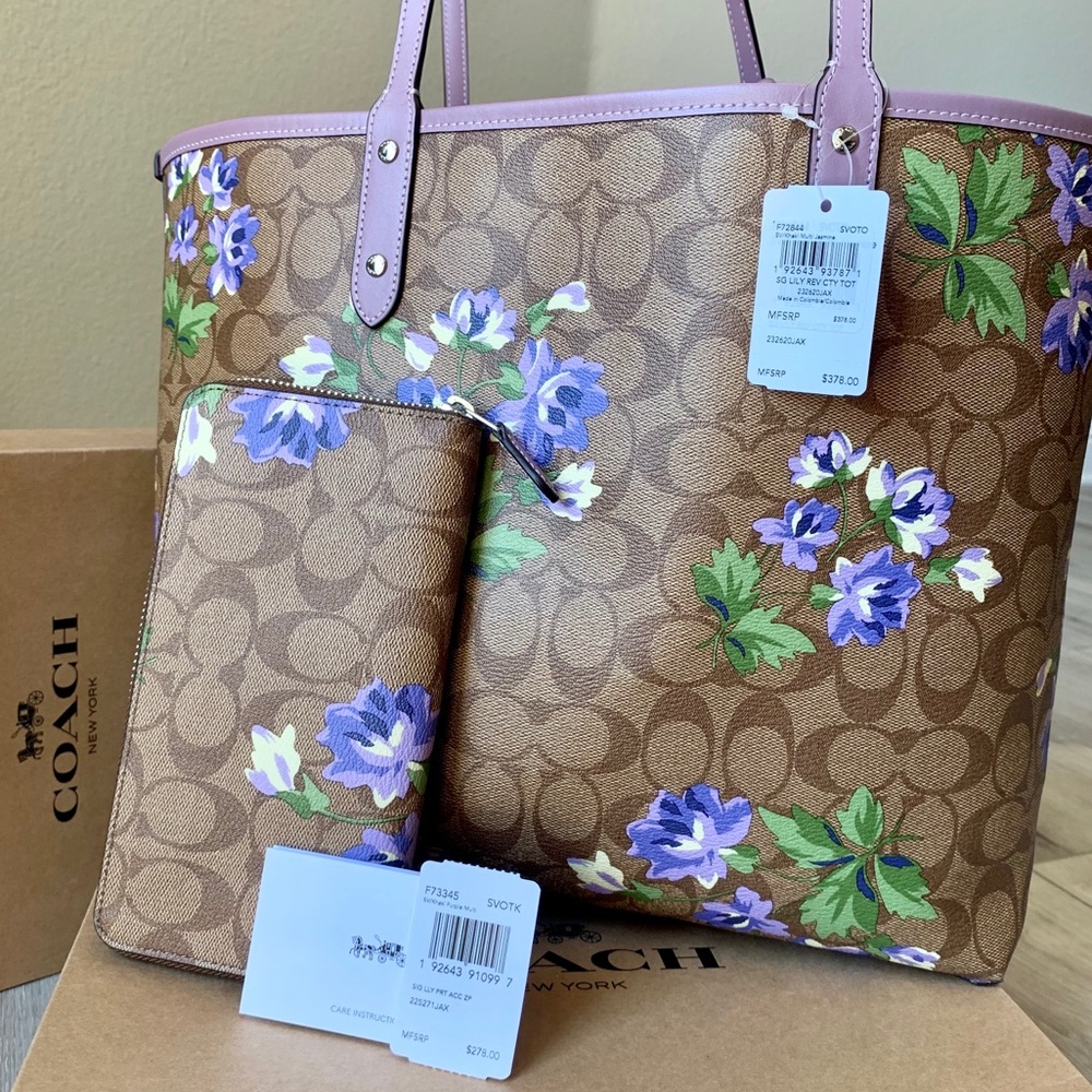 Coach Signature Reversible Lily City Tote /Wallet - Picture 7 of 8